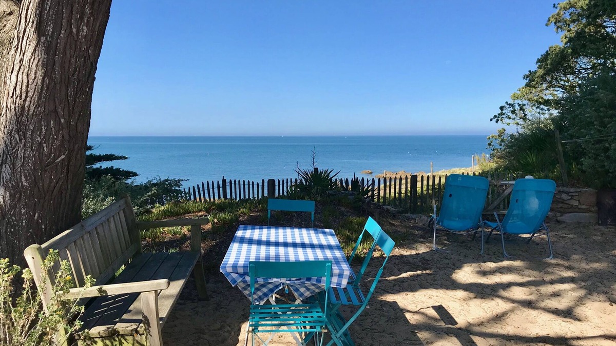 Noirmoutier-en-l'Ile Villa | Large charming house on the beach at Luzéronde