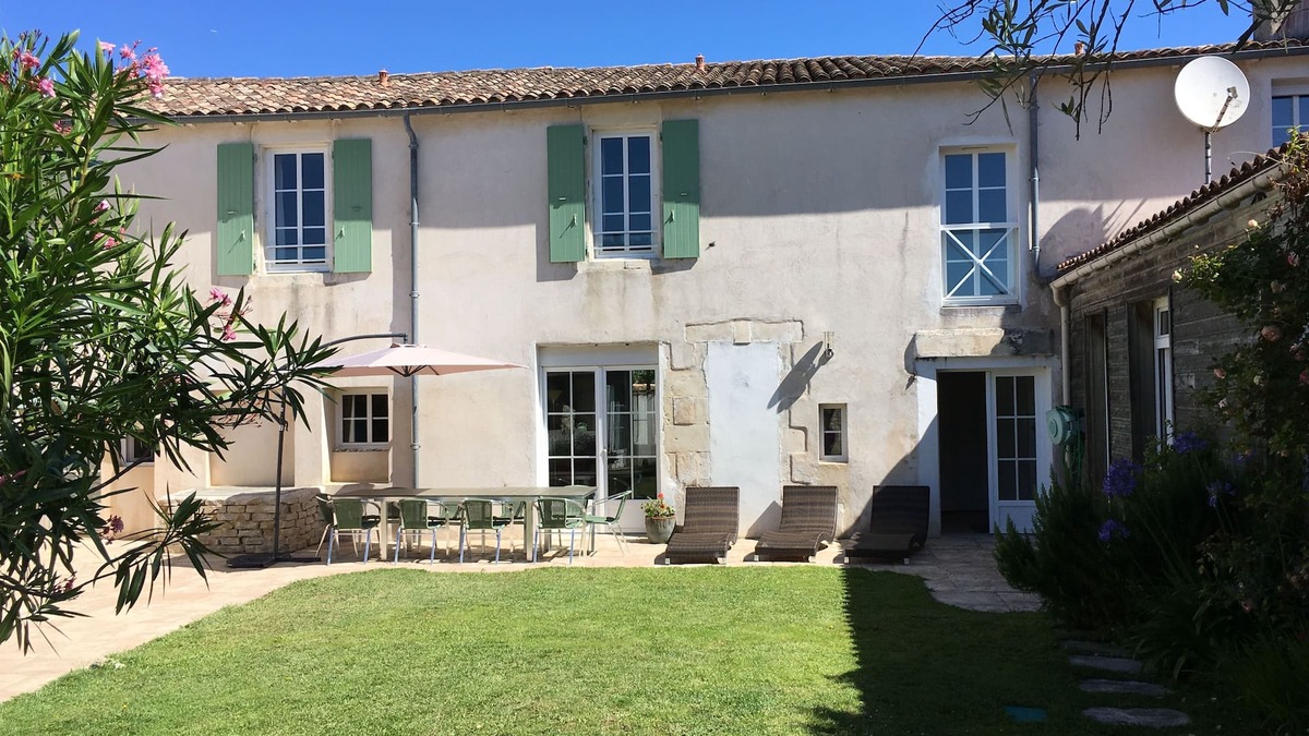La Couarde-sur-Mer House | Large charming house in the heart of the village of Couarde close to the beaches .