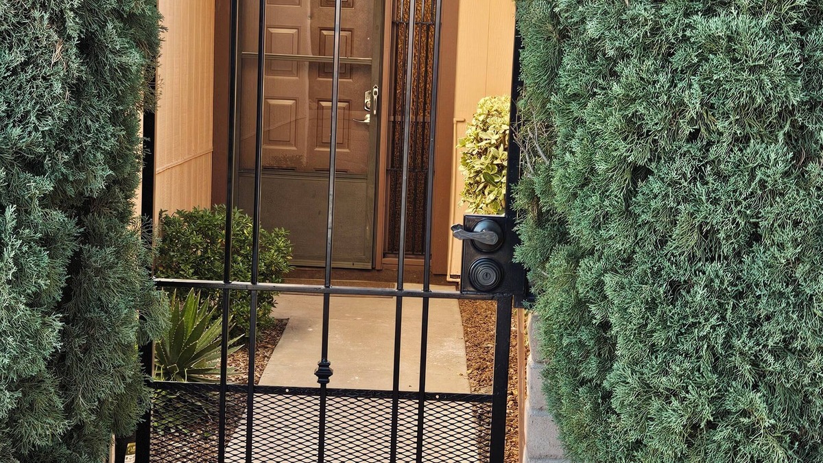 Desert Hills Estates House | Large charming 2-bedroom house with WiFi, AC in fabulous Green Valley