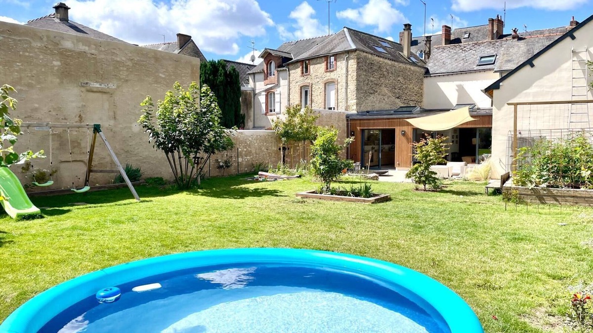 Laval House | Large charming family home - 7 bedrooms - heart of Laval - up to 10 people