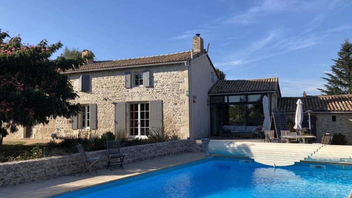 Germond-Rouvre House | large charming house & garden, secured pool, 5 bedrooms, Niort countryside (79)