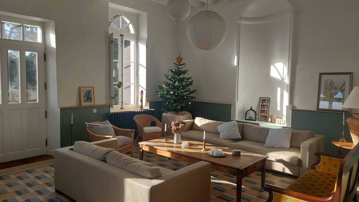 Chambellay House | Large, charming riverside gîte.