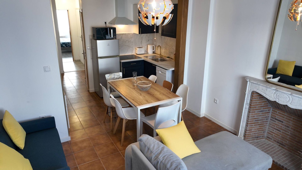 Valenciennes Apartment | Large city apartment with 2 private indoor parking spaces