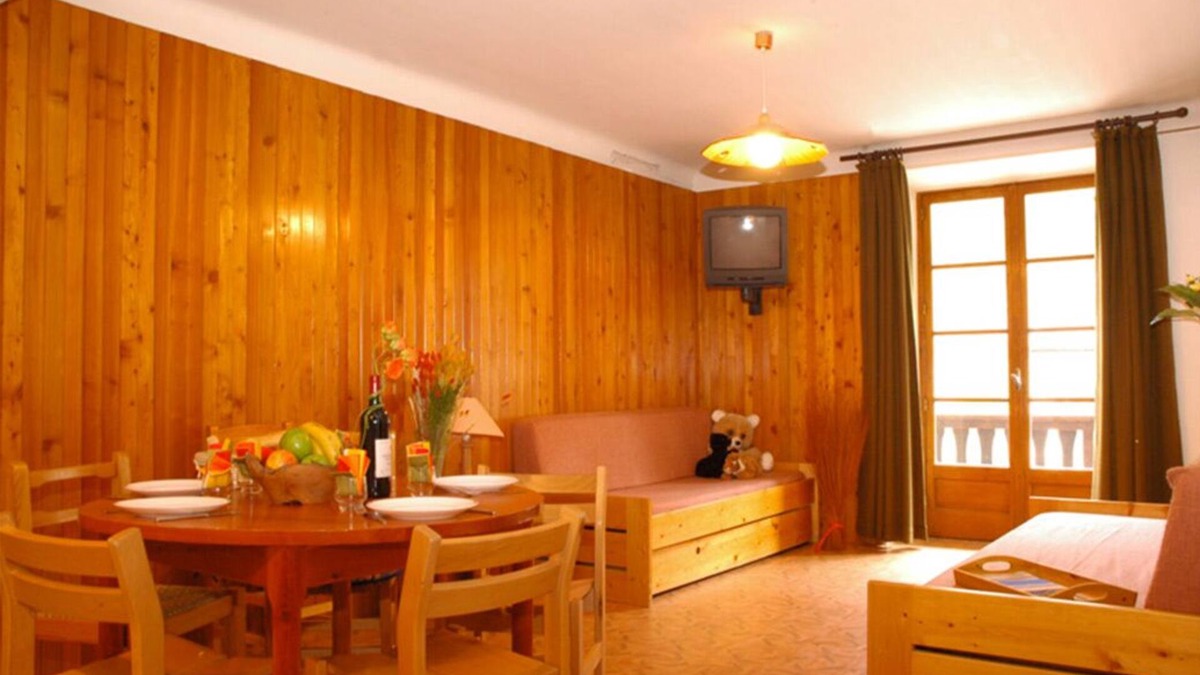 Val Cenis Apartment | Large, comfortable apartment 3 minutes from the slopes and village center