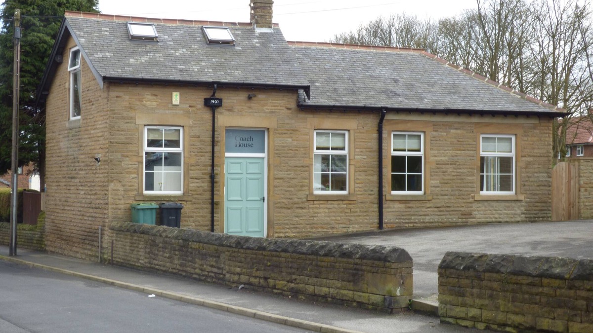 Gildersome House | Large Coach House in Village Location with Private Garden, Family Friendly