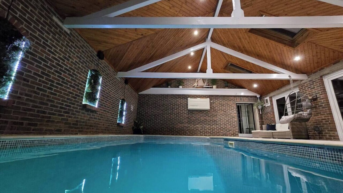 Holworth House | Large coastal cottage with spa and private pool