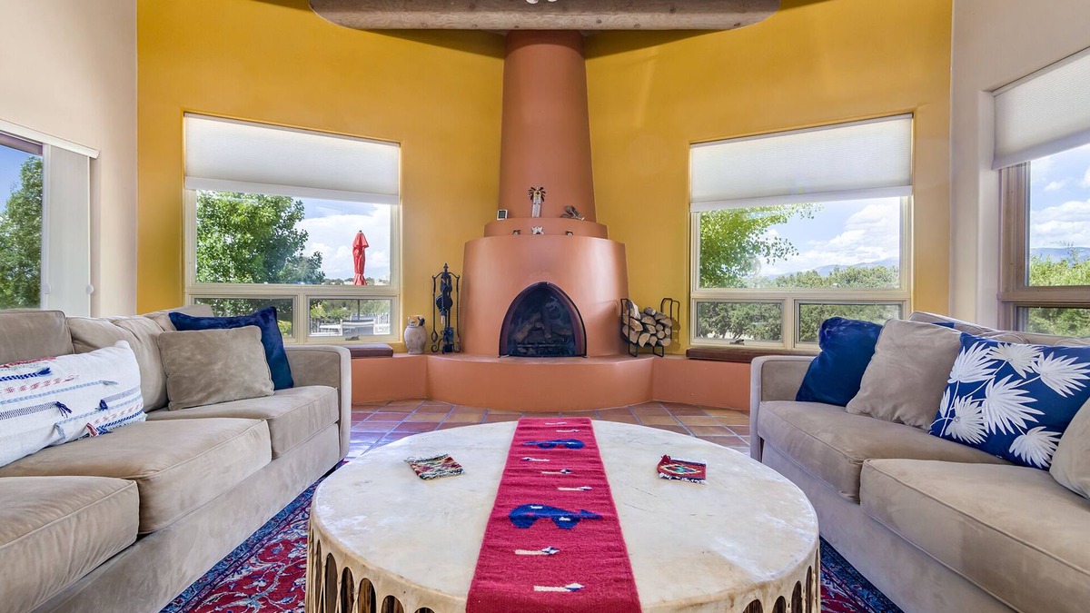 Tierra Preciosa House | Large, Colorful, Santa Fe-Style Home
