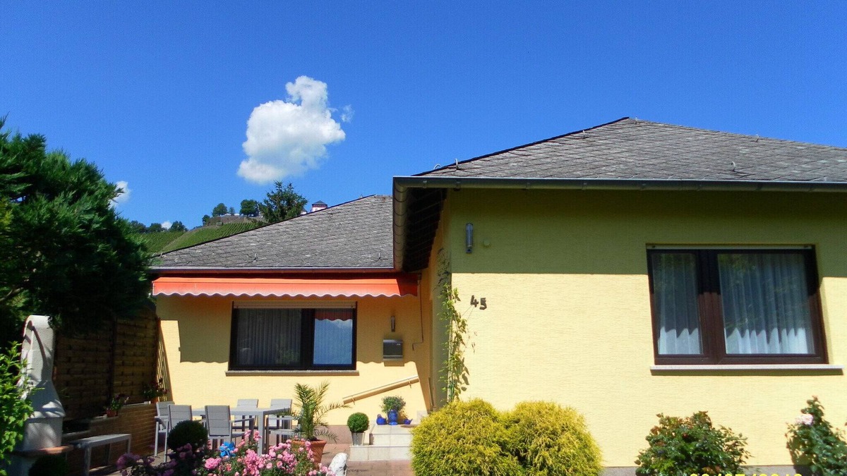 Punderich House | large comfortable house for 2 to 6 people, directly on the Moselle, with WiFi