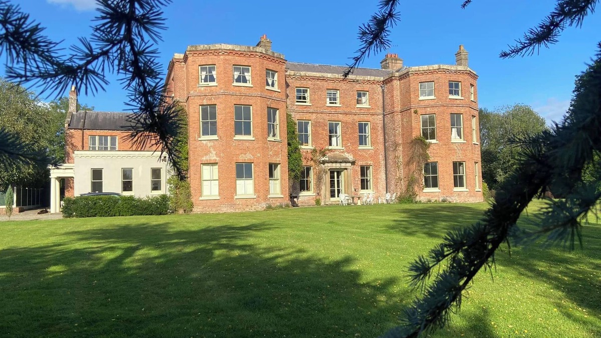 Caynham House | Large, comfortable Manor House near Ludlow with ten en-suite bedrooms.