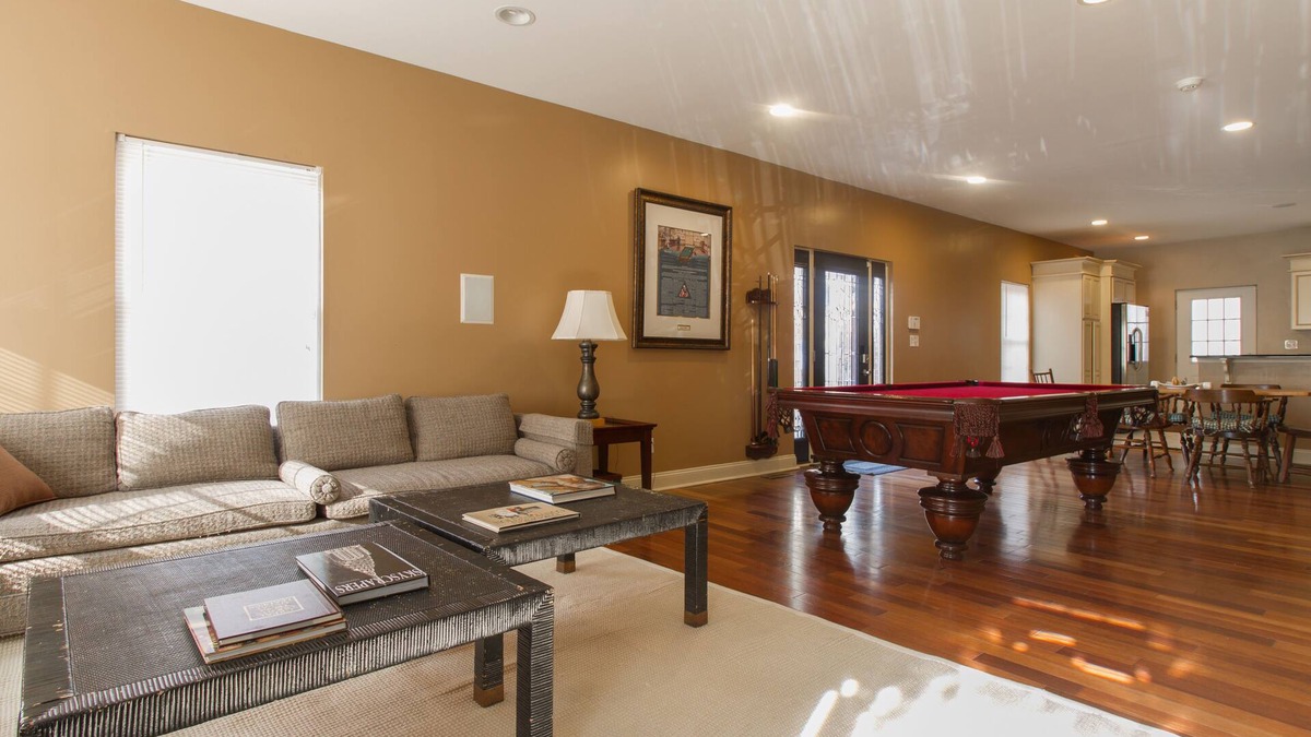 Queen Village House | Large + Comfortable! Great Location! Sleeps 9!