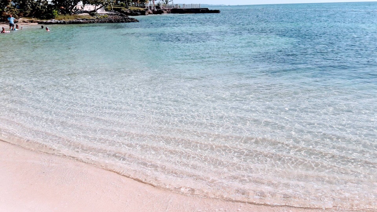 Orange Bay Apartment | Large Contempory Beach Front Studio in Secure Complex on 7 Mile Beach in Negril