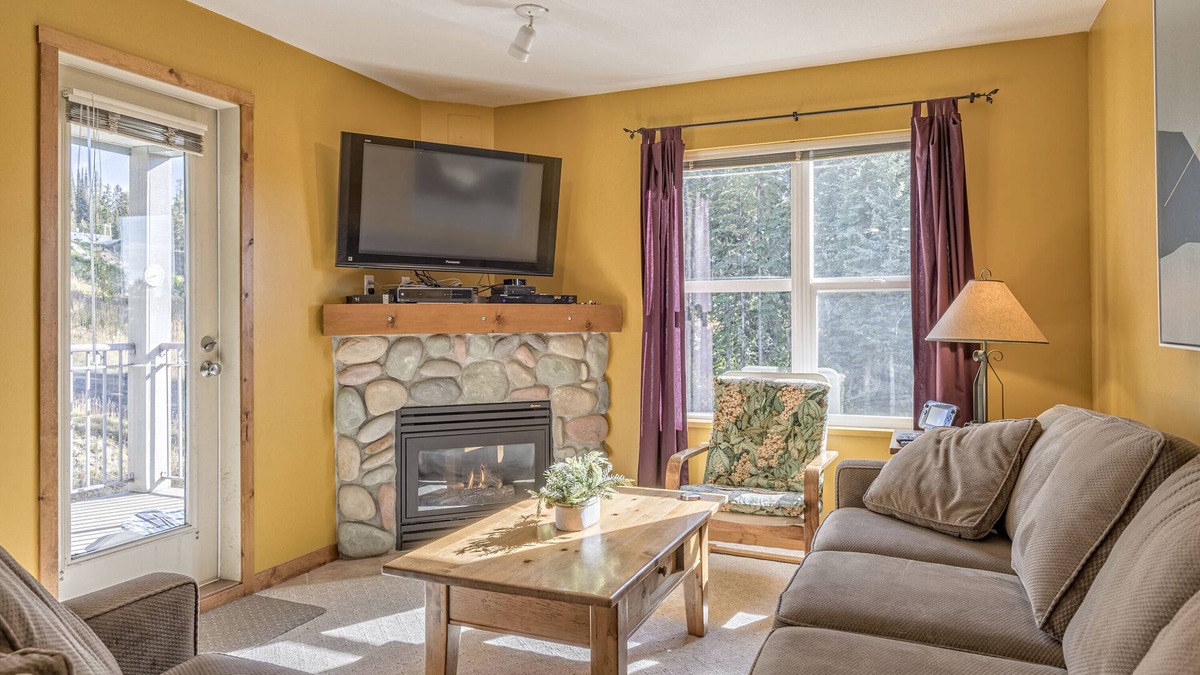 Silver Star Mountain Condo | Large Corner Quiet Top Floor Condo at the Foot of Silver Queen Chairlift