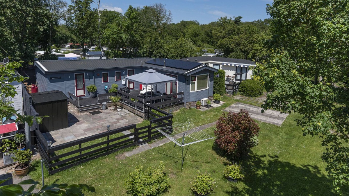 Rijs Ski Chalet | Large corner chalet with air conditioning luxury kitchen and lots of privacy