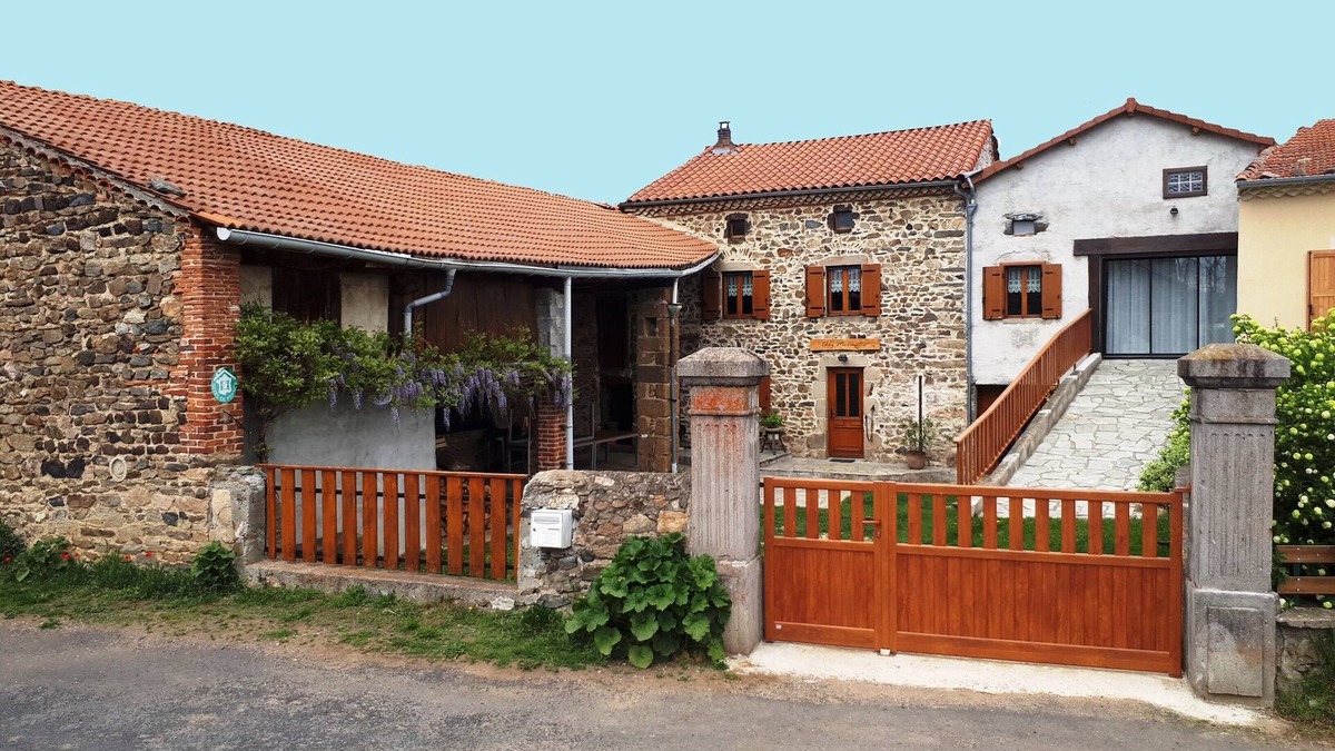 Saint-Privat-du-Dragon Cottage | Large cottage "Chez Marinette" sleeps 15