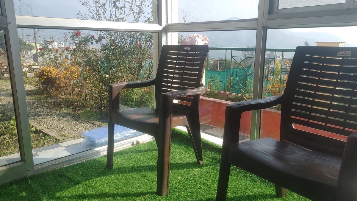 Bhimtal Cottage | Large Cottage with Valley View - 5 minutes walk from Lake!