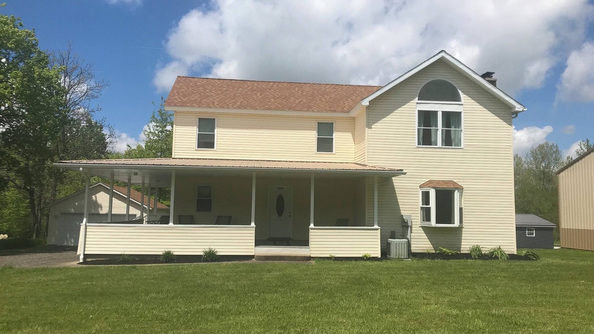 Elk Creek Township House | Large Country home near Lake Erie, fishing, beaches, skiing, golf & more.