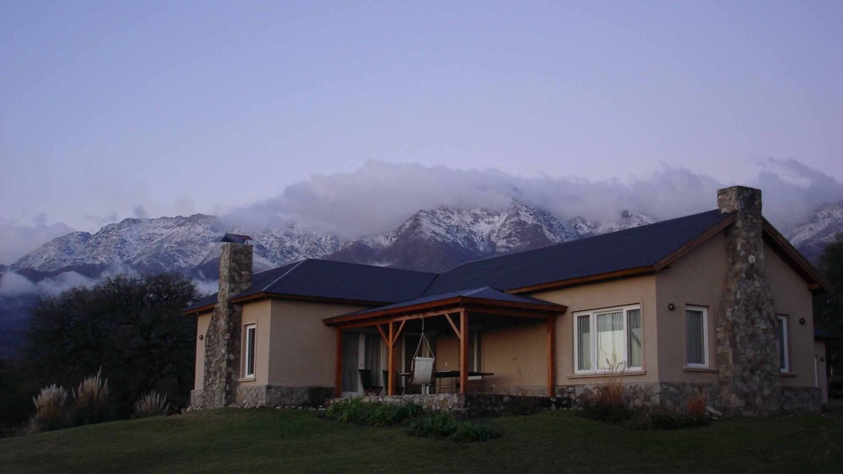 Villa Yacanto House | Large country house in the mountains