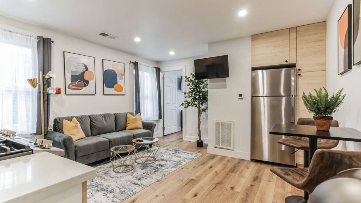 Center City West Apartment | Large & Cozy Center City 1/1