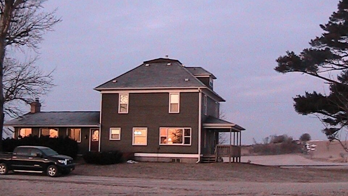 Nichols House | Large cozy cottage rental