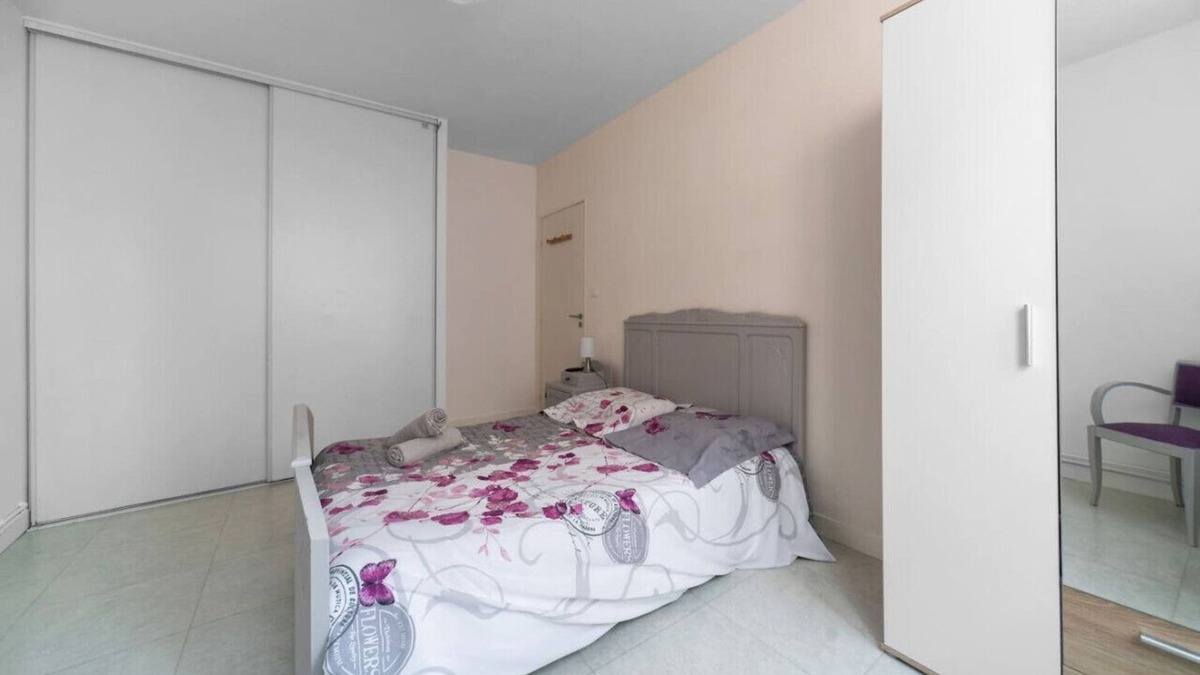 Champ-Capelet Apartment | Large design and bright apartment, free parking