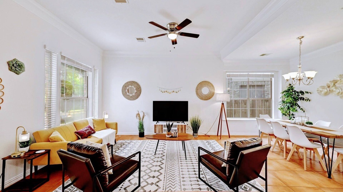 Wells Branch House | Large Dog Friendly House w/Fenced yard! Sleeps 14