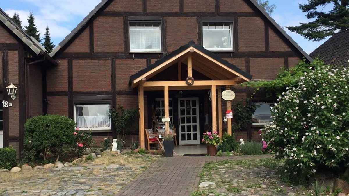 Osterholz-Scharmbeck Apartment | Large double room - bed&breakfast Worpsweder Blick