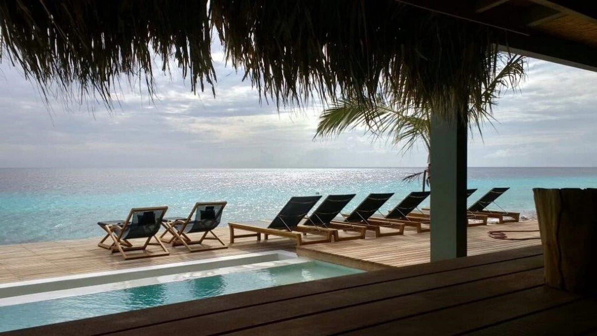 Belnem House | Large Eco Beach House Sleeps up to 8 directly ON the OCEAN