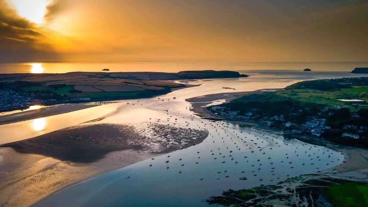 Wadebridge House | Large Eco House 4 mins to beach