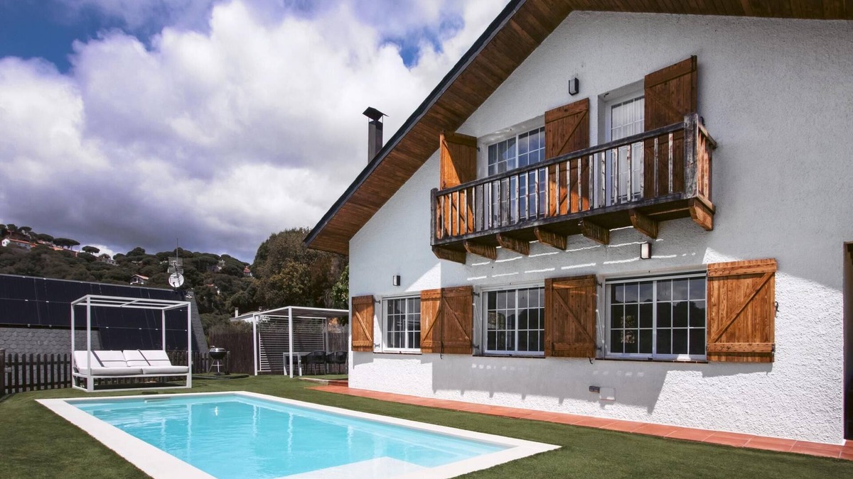 Sant Cebria de Vallalta Villa | Large outdoor area, private pool and have fun