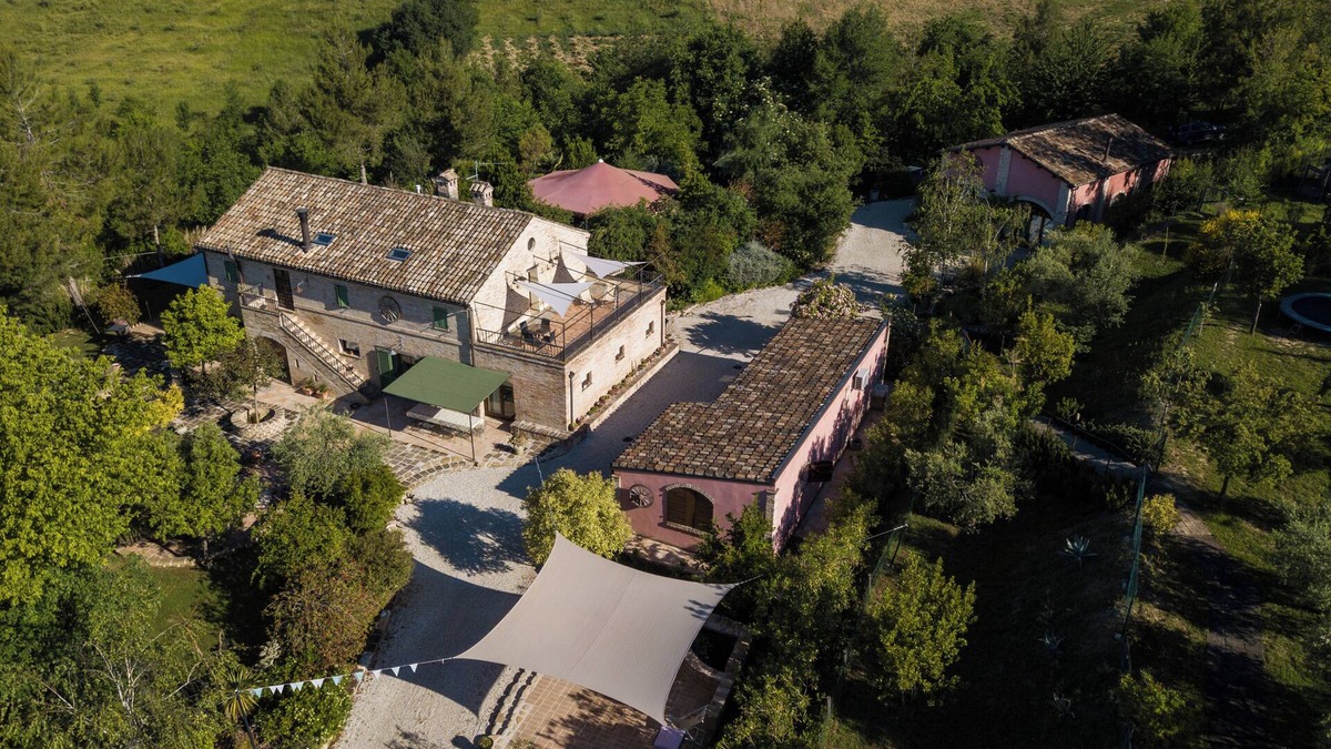 Ponzano di Fermo House | Large estate with pool and function room for retreats, wifi and air-con