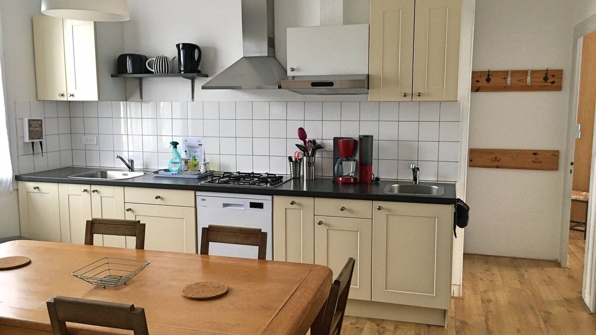 Saint-Palais-sur-Mer Cottage | Large family apartment with private garden, 100 m from the sea