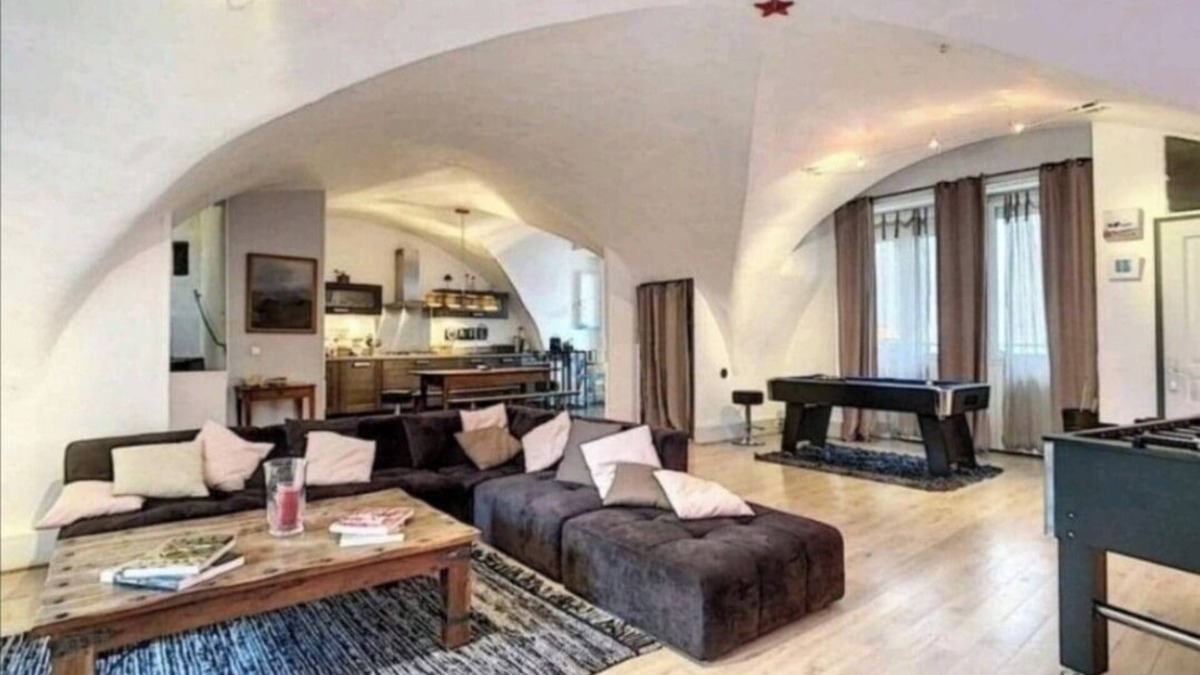 Villeneuve-de-Berg House | Large family home (260m2) with swimming pool