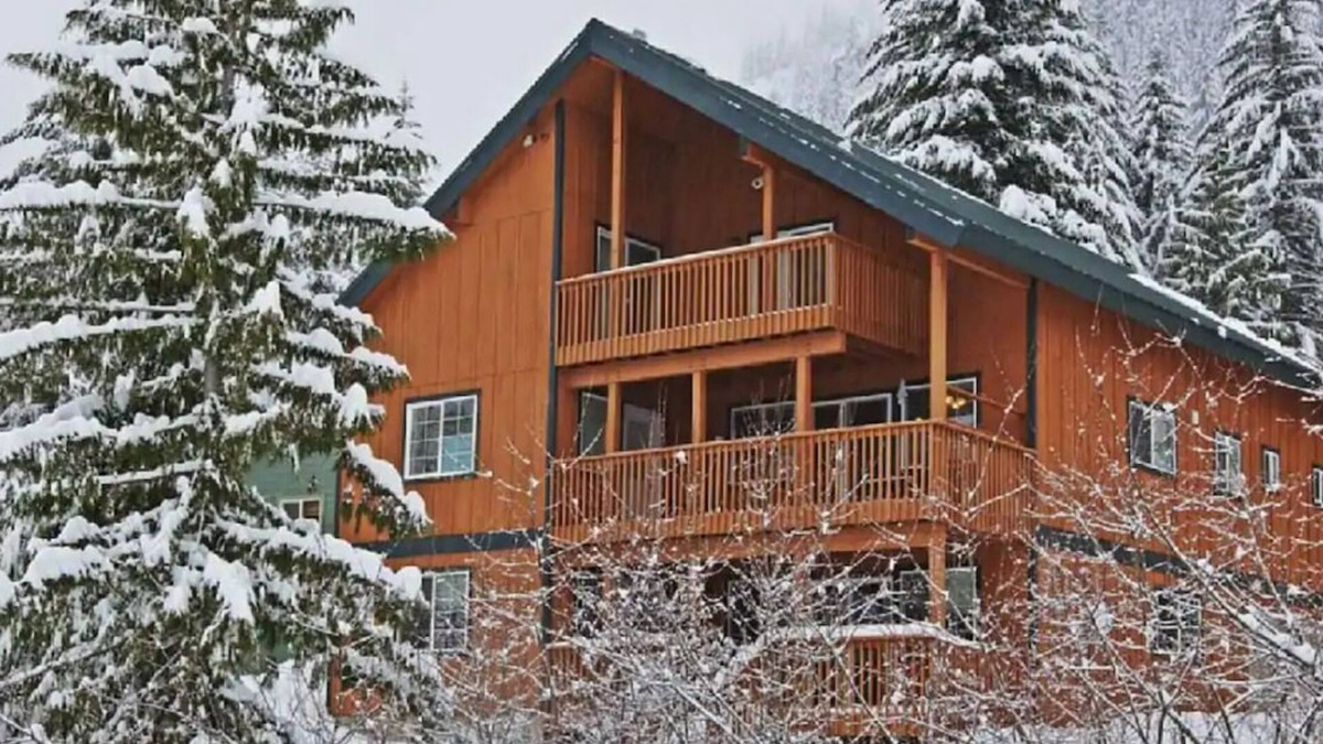 Hyak Ski Chalet | LARGE FAMILIES REUNIONS, ELOPE, CORPORATIONS MEETINGS & MORE