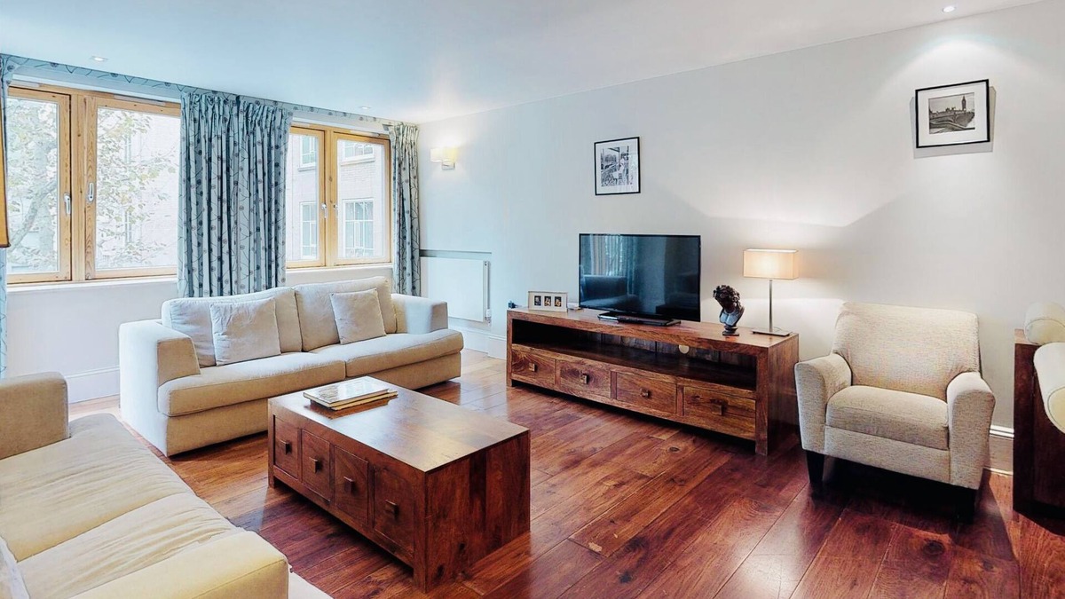 St. Pancras Apartment | Large family apartment with private terrace