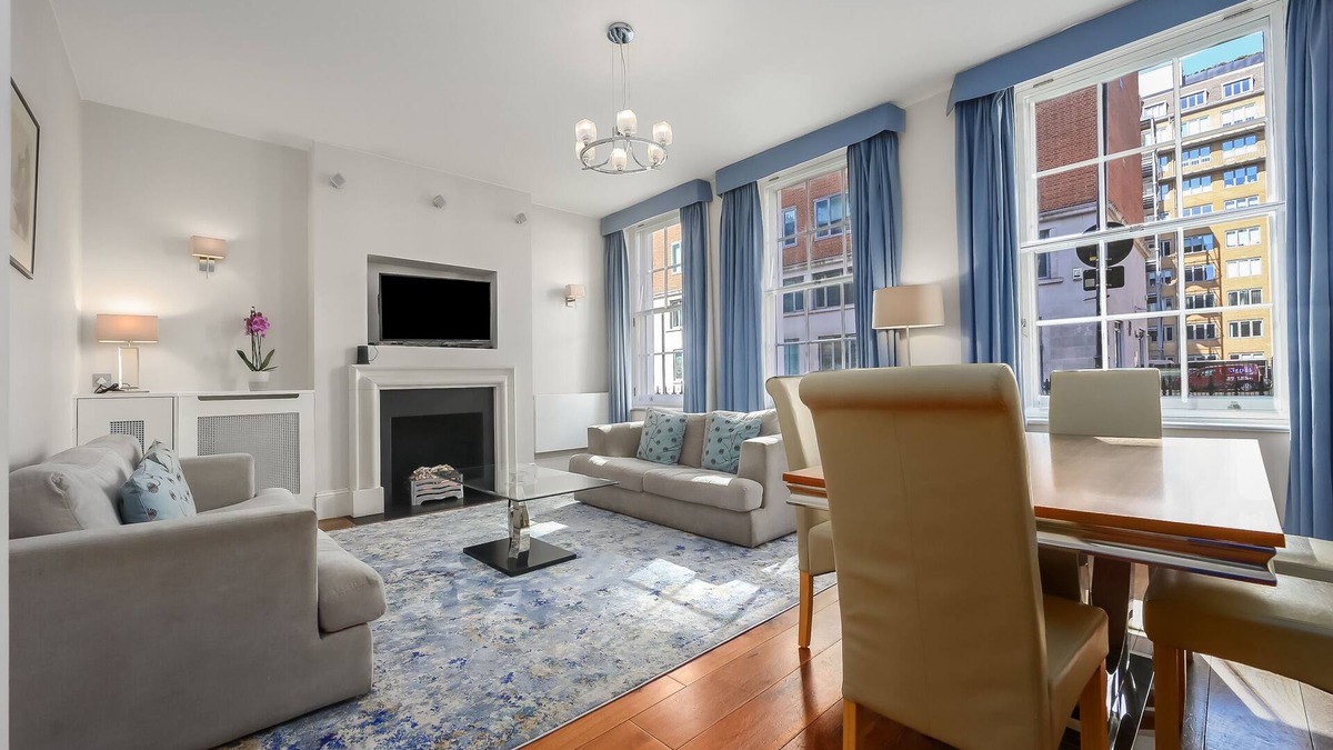 St. Pancras Apartment | Large family apartment with private terrace