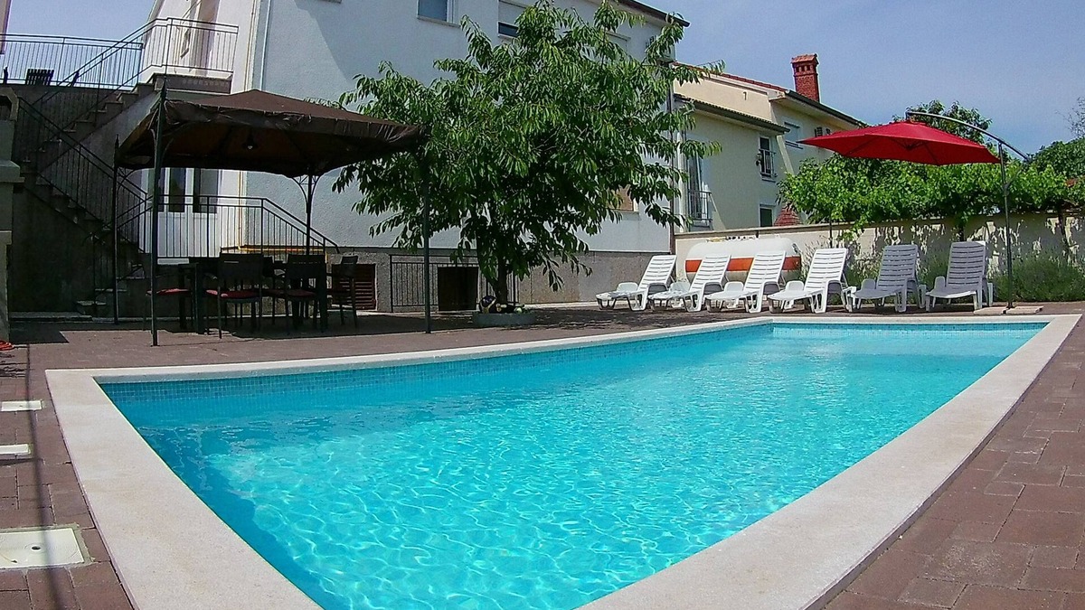 Valdebek Apartment | Large family apartment with private pool