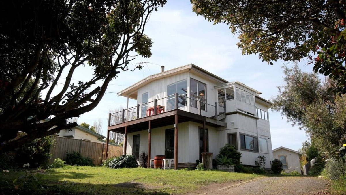 Jam Jerrup House | Large Family Beach House - Long stays discounted