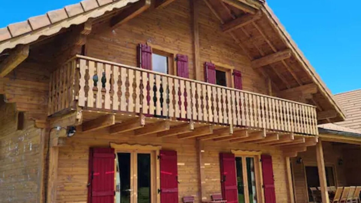 Poligny Ski Chalet | Large family chalet facing the mountains