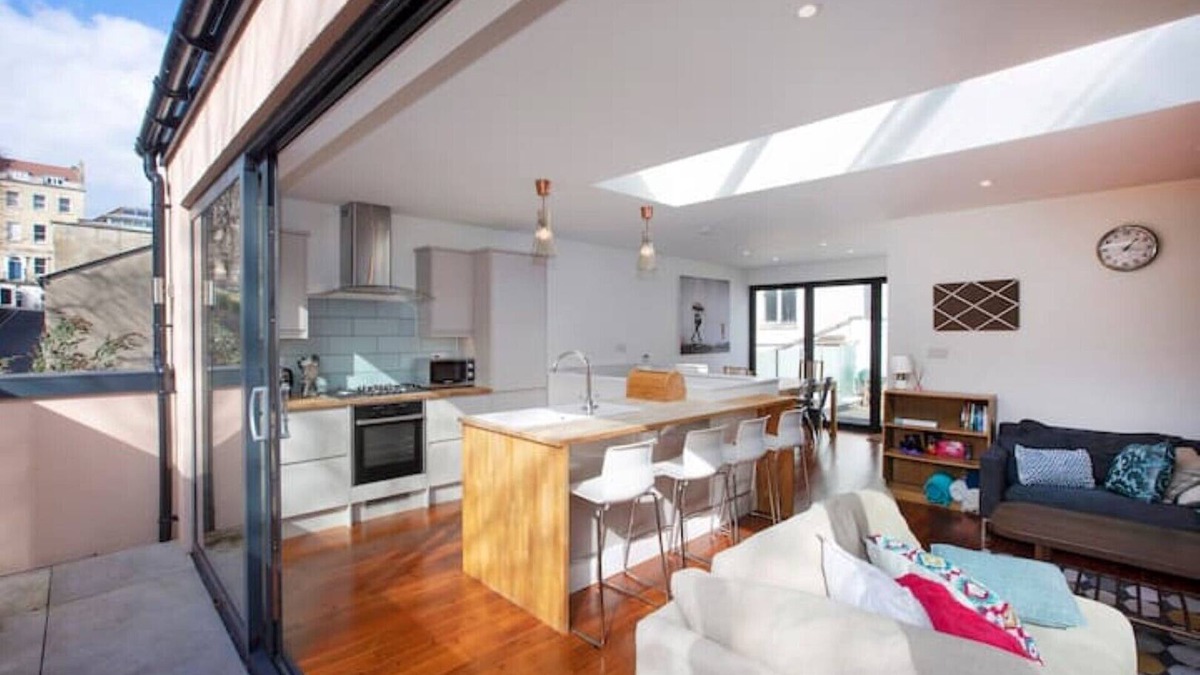 Hanham House | Large family, city centre Coach House