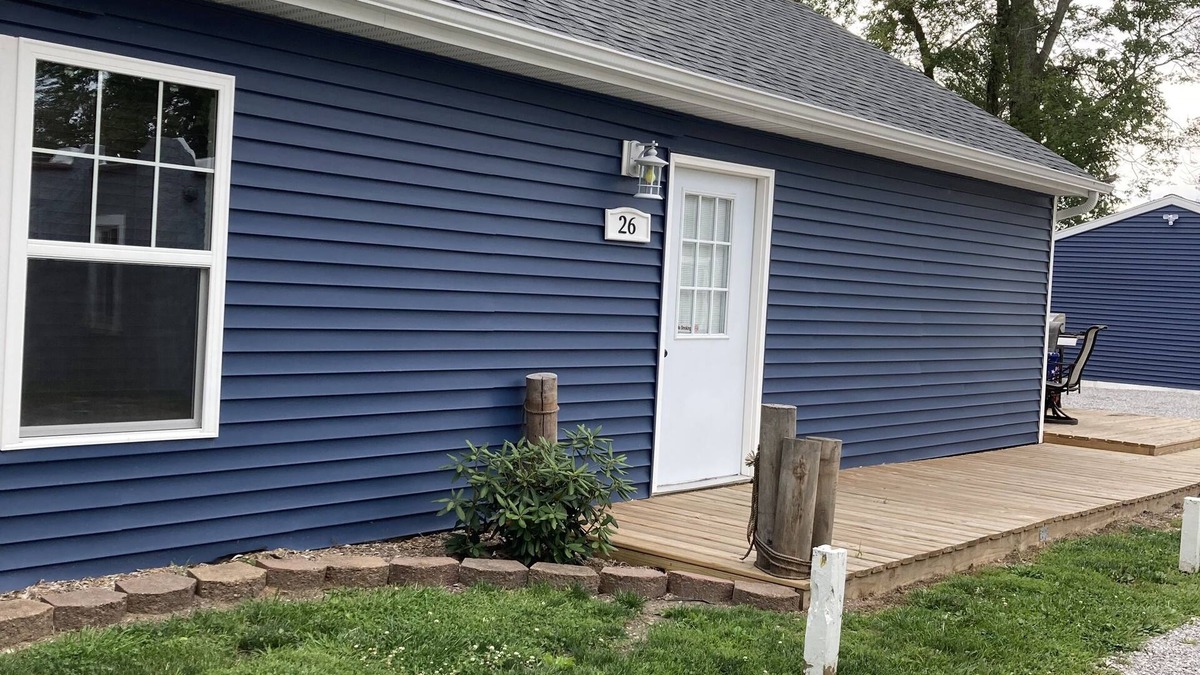 Warsaw Cottage | Large family cottage steps from waters edge.