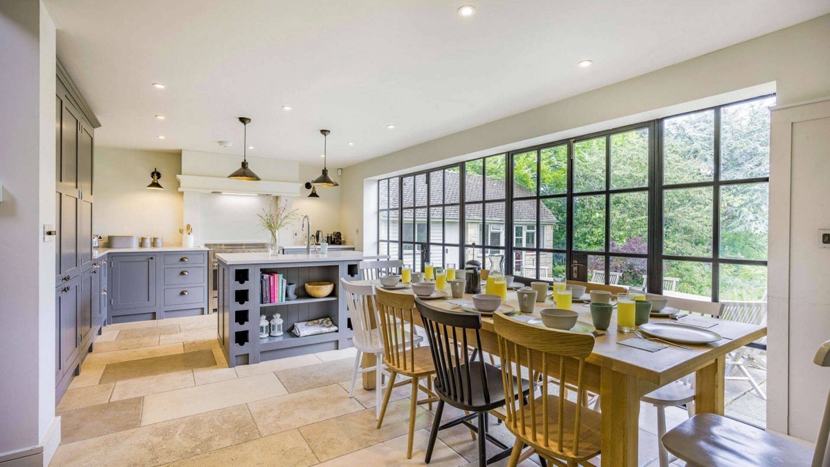 Longborough Cottage | Large family friendly holiday home in the Cotswolds - Willows House