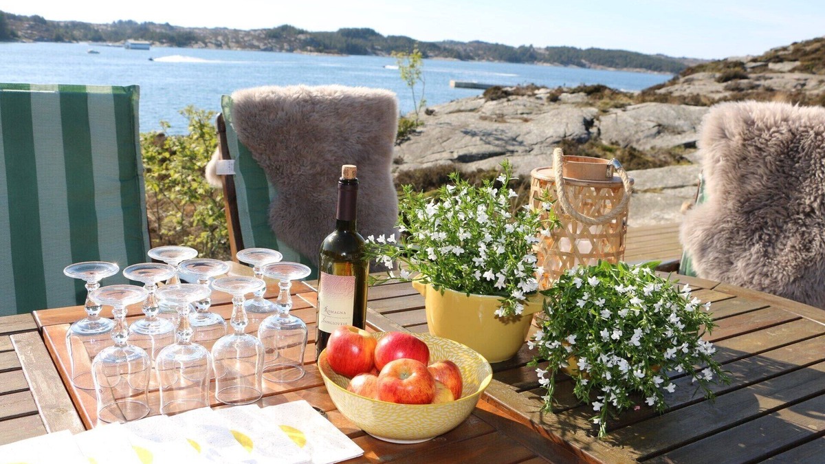 Steinsland Cabin | Large family friendly cottage by the sea. New modern cottage with great facilities.