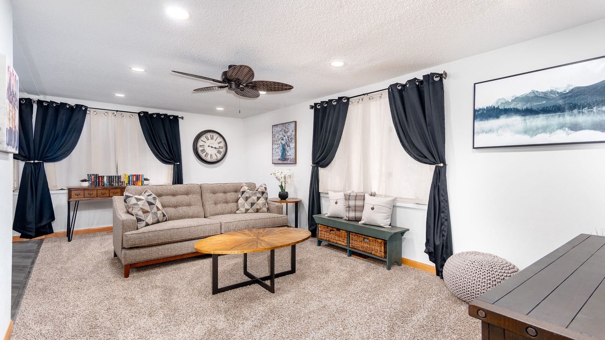 Valdez House | Large family friendly home with 2 kitchens, game room.