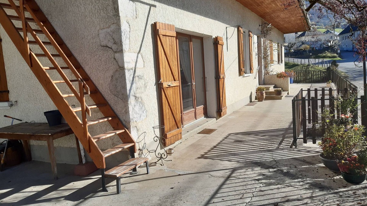 Saint-Offenge-Dessous House | Large family home between lakes and mountains.