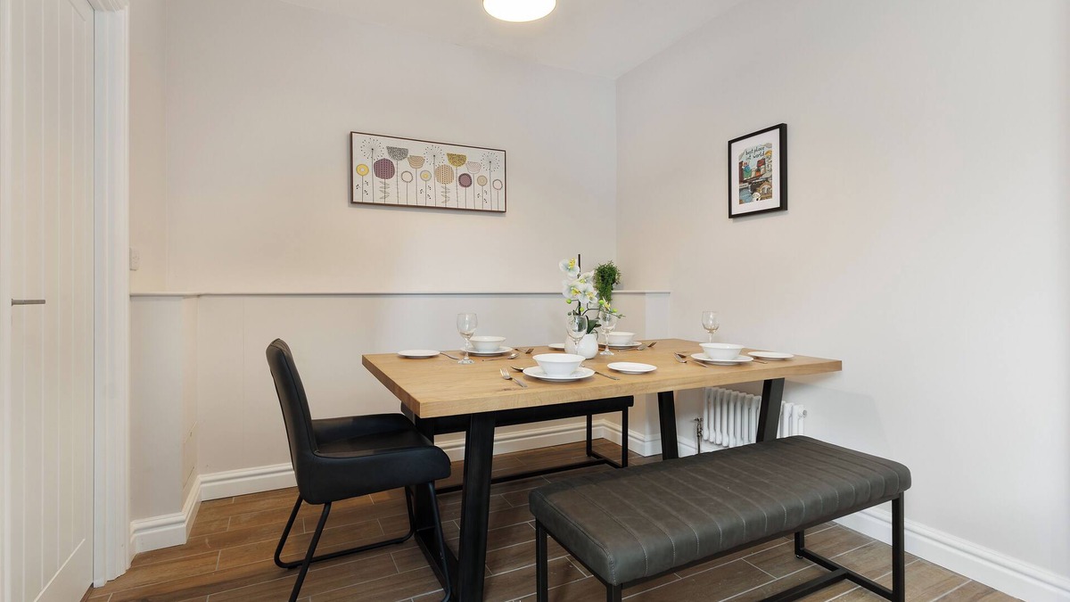 Hillsborough House | Large family home near the Peak District and Sheffield Centre.