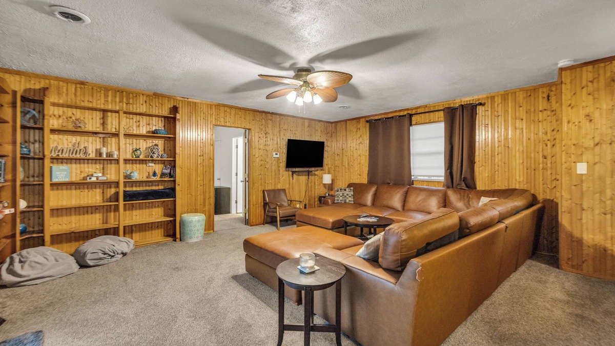 Tulsa House | Large Family Home near EXPO/Downtown/TU