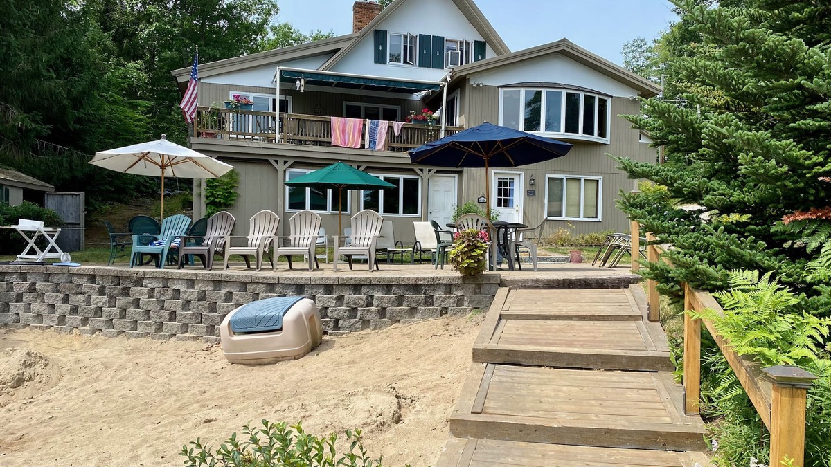 The Bays House | Large Family Home On Cassie Cove, Lake Ossipee