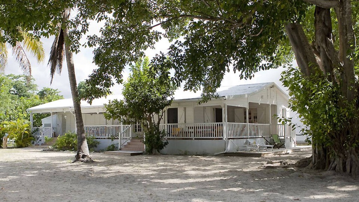 Sainte-Anne Villa | Large family home with private beach