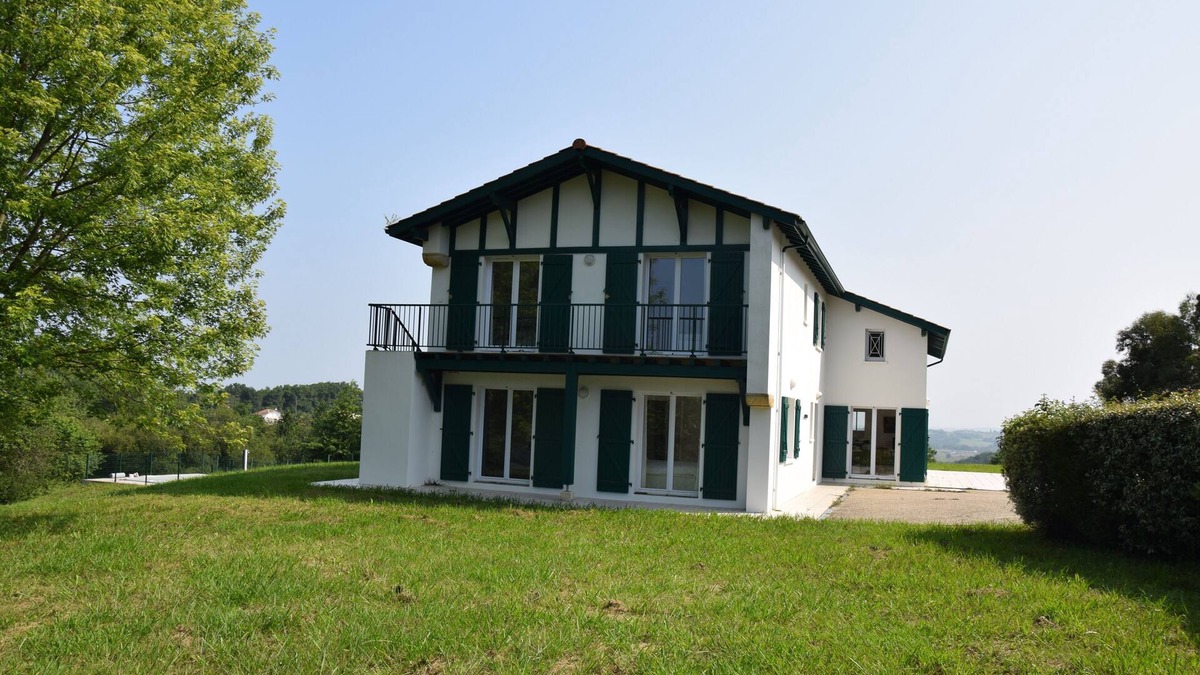 Hasparren House | Large family home with swimming pool, panoramic view, 15 min from Bayonne