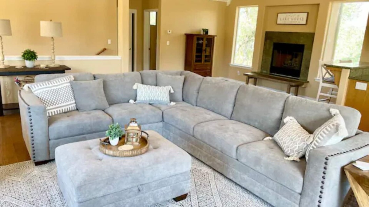 Oak Shores House | Large Family home with 2 Master Bedrooms!